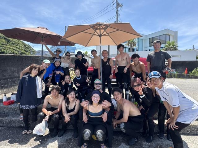 ==================================================== 当店スタッフによるフォト講座。 ・TGなどのコンパクトデジカメを使っているが、もっと色々とカメラについて学びたい！ ・人と一味違う写真を撮れるようになりたい！ ・ワンランクアップを目指してる！ このようなお客様にお客様に合わせた1日講座を随時開講しています。 ＜プラン１＞ ・SSIのフォト&ビデオSP取得を希望のお客様 フォト&ビデオ　２ビーチダイブ　30,800円(税込)にて取得可能です ※ボートダイビングで開催の場合は＋6,050円（税込）となります。 ＜プラン２＞ NANAスタッフオリジナル（個別にあった）フォトセミナーを希望の方 ２ビーチダイビング　にて27,500円（税込） ※ボートダイビングで開催の場合は＋6050円（税込）となります。 ＜プラン３＞ ・ガッツリカメラに集中したい１泊２日コースもあります。お客様に合ったプランを 計画します。スタッフまでお問い合わせ下さい。  どのプランもNANAスタッフが親切丁寧にレクチャーします。 興味のあるお客様は是非お問い合わせ下さい。 ======================================================= 鍵井靖章さんと輝さんの写真集「波の下水族館』絶賛発売中です。 NANAのHPからでも写真集の受付が可能になりました。 詳細はこちらから→【https://nana-dive.net/shopping/】 =======================================================  『ナイトダイビングの告知です！！』 開催日：2026年6月6日、6月20日、7月11日、7月25日 葉山漁協さんのご協力により、月に２回、葉山ボートナイトダイビングを開催しています。 通常のダイビングをしてからのご参加の方は 11000円（税別） ナイトダイビングのみの参加の方は 13000円（税別） 最大定員がスタッフを含め１１名になります。 是非新たな葉山の水中を見てもらえたら嬉しく思います。 ご予約お待ちしております！！ ======================================================= youtube「ぱーこ先生と学ぶ相模湾」随時更新しております！！ ぜひご覧ください ダイビングショップNANAのLINE公式アカウントが完成いたしました。 お得な情報が盛り沢山！！ イベント情報やクーポン券も配布してます☺️ この際に、是非ご登録くださいませ！！ ！！ ========================== ==================================================== 当店スタッフによるフォト講座。 ・TGなどのコンパクトデジカメを使っているが、もっと色々とカメラについて学びたい！ ・人と一味違う写真を撮れるようになりたい！ ・ワンランクアップを目指してる！ このようなお客様にお客様に合わせた1日講座を随時開講しています。 ＜プラン１＞ ・SSIのフォト&ビデオSP取得を希望のお客様 フォト&ビデオ　２ビーチダイブ　30,800円(税込)にて取得可能です ※ボートダイビングで開催の場合は＋6,050円（税込）となります。 ＜プラン２＞ NANAスタッフオリジナル（個別にあった）フォトセミナーを希望の方 ２ビーチダイビング　にて27,500円（税込） ※ボートダイビングで開催の場合は＋6050円（税込）となります。 ＜プラン３＞ ・ガッツリカメラに集中したい１泊２日コースもあります。お客様に合ったプランを 計画します。スタッフまでお問い合わせ下さい。  どのプランもNANAスタッフが親切丁寧にレクチャーします。 興味のあるお客様は是非お問い合わせ下さい。 ======================================================= 鍵井靖章さんと輝さんの写真集「波の下水族館』絶賛発売中です。 NANAのHPからでも写真集の受付が可能になりました。 詳細はこちらから→【https://nana-dive.net/shopping/】 =======================================================  『ナイトダイビングの告知です！！』 開催日：2026年6月6日、6月20日、7月11日、7月25日 葉山漁協さんのご協力により、月に２回、葉山ボートナイトダイビングを開催しています。 通常のダイビングをしてからのご参加の方は 11000円（税別） ナイトダイビングのみの参加の方は 13000円（税別） 最大定員がスタッフを含め１１名になります。 是非新たな葉山の水中を見てもらえたら嬉しく思います。 ご予約お待ちしております！！ ======================================================= youtube「ぱーこ先生と学ぶ相模湾」随時更新しております！！ ぜひご覧ください ダイビングショップNANAのLINE公式アカウントが完成いたしました。 お得な情報が盛り沢山！！ イベント情報やクーポン券も配布してます☺️ この際に、是非ご登録くださいませ！！ ！！ ======================================================= 〜スタッフ募集おしらせ〜 非常勤スタッフ・常勤スタッフ・研修生を現在募集しております。 ■ダイビングが大好きで、元気で明るく、人と接するのが好きな方。 ■DMの方大歓迎 ============================= 〜スタッフ募集おしらせ〜 非常勤スタッフ・常勤スタッフ・研修生を現在募集しております。 ■ダイビングが大好きで、元気で明るく、人と接するのが好きな方。 ■DMの方大歓迎
